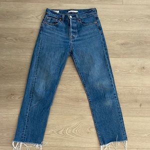 Levi’s medium wash wedgie straight